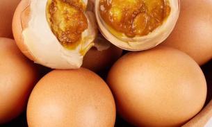 天津麻酱鸡蛋🥚蛋黄沙酥流油，入口绵密